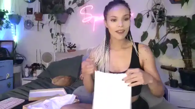 Sparkl3s – [Myfreecams] Naughty Webcam Goddes Mom – 2026-02-07 04:30:01
