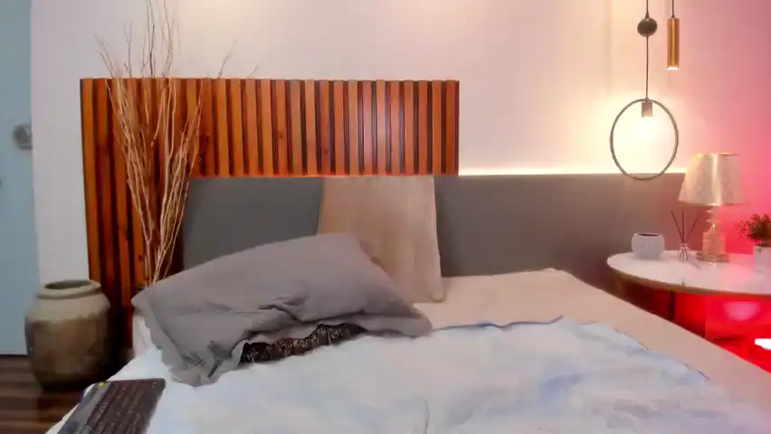 Aliciatoledo – [Amateur.tv] Camgirl Ride Whores – 2025-10-27 22:59:39