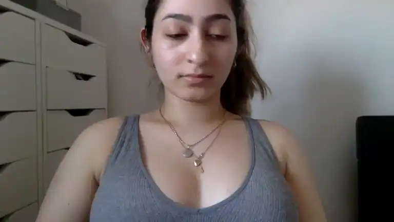 Sexystellauk – [Streamate] Babes Fucks Herself Playful – 2025-04-15 17:11:11