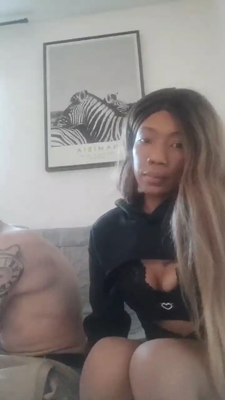 Smashcake32 – [Cam4] Crazyticket Rubbing Pussy Caught On Webcam – 2025-04-05 14:43:03