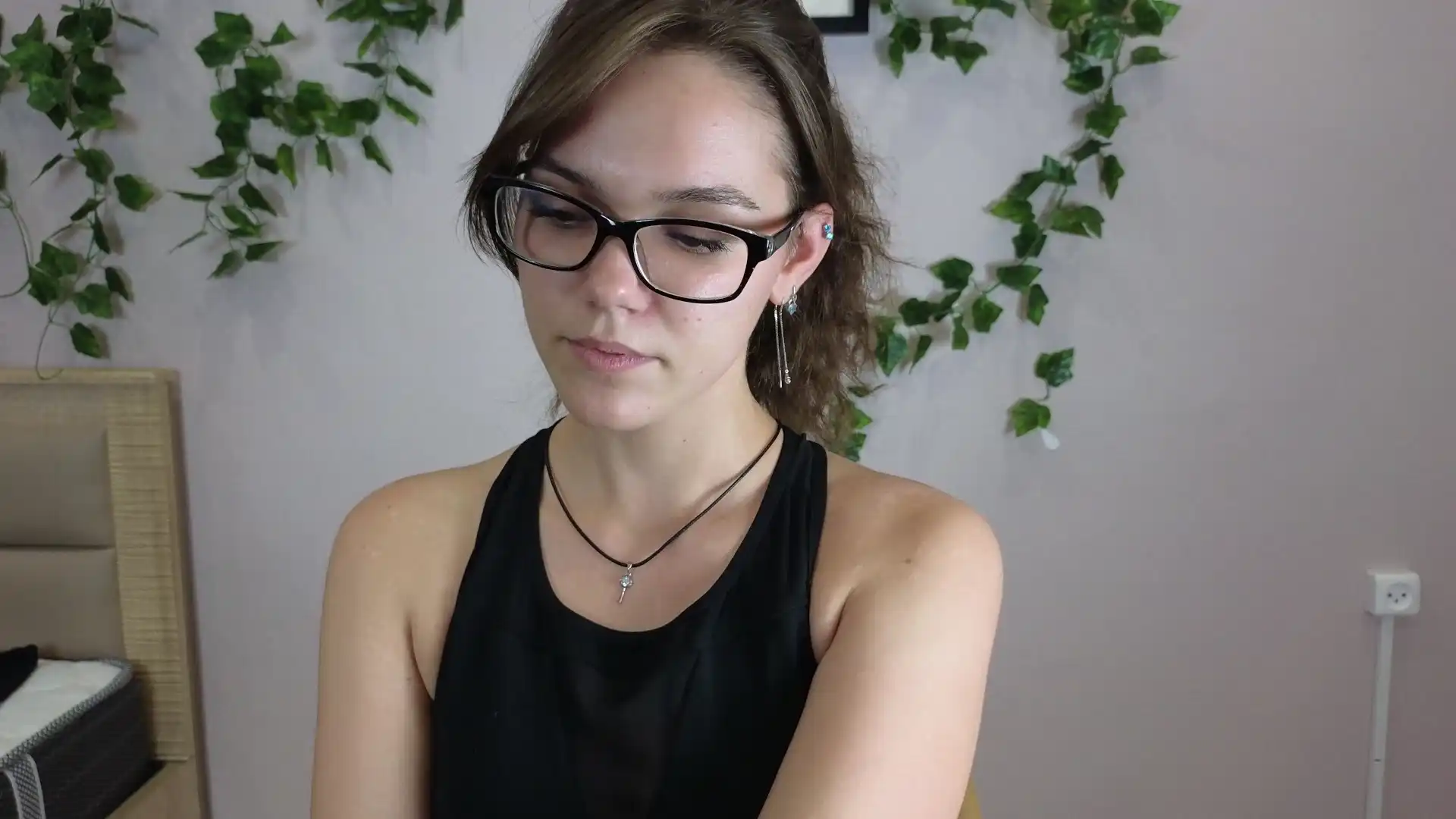 Edytclem – [Cam4] Pretty Cam Model First Time Hole – 2025-08-18 19:41:53