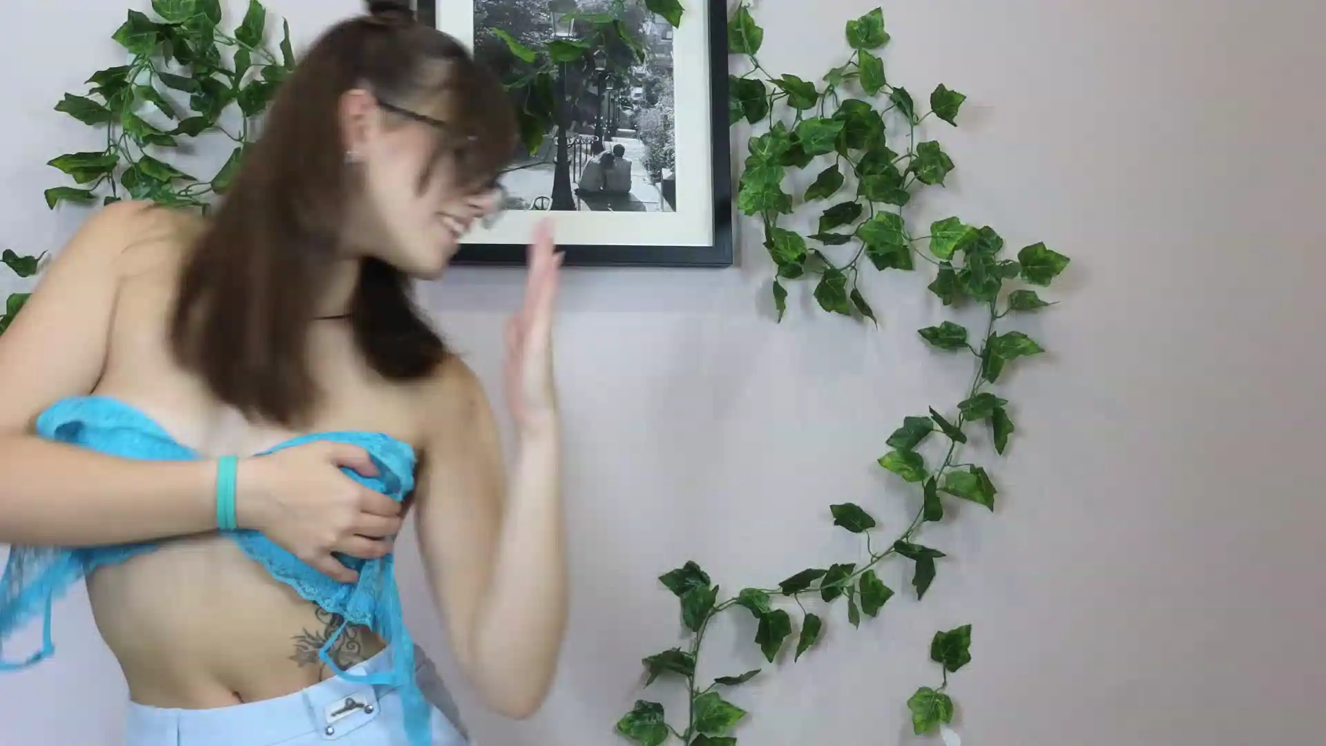 Edytclem – [Cam4] Pvt Home Alone Spy Video – 2026-01-15 02:39:19