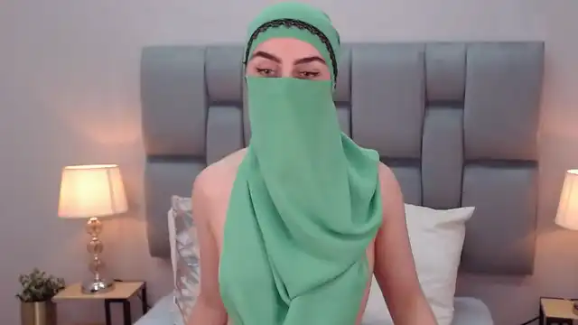 Aliah-manzur – [Flirt4free] Shaved Only Fun Club Video Fisting Pussy – 2025-02-14 01:15:01