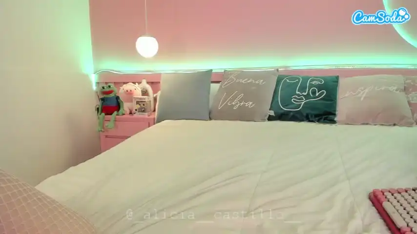 Aliciabigtits – [Camsoda] Interactive Toy Dick Caught On Webcam – 2025-08-17 23:25:23