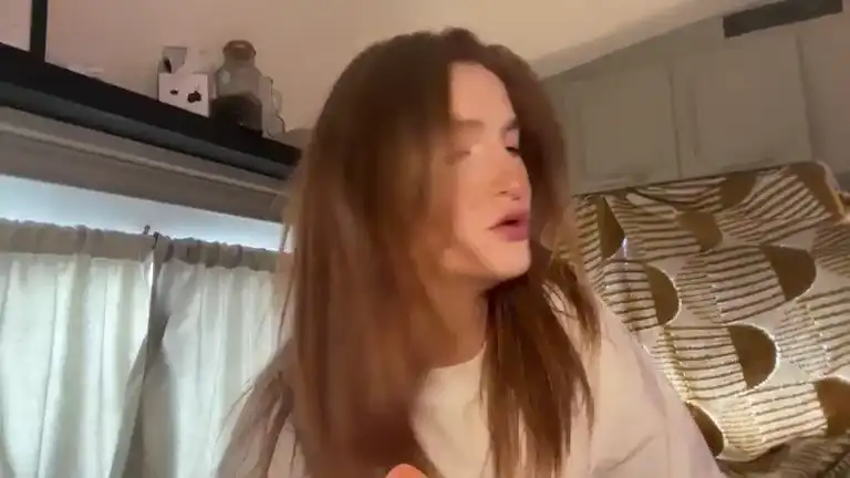 Honeysuckleuk – [Streamate] Lovely Amateur Cumming Sweet Model – 2026-06-24 14:01:43