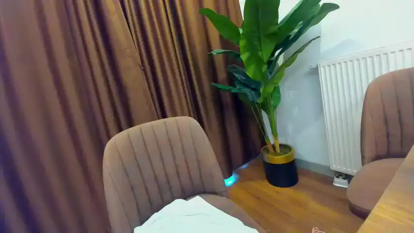 Ehotlovea – [Chaturbate] Caught On Webcam Closeup Sexy Sister – 2025-08-10 19:12:09