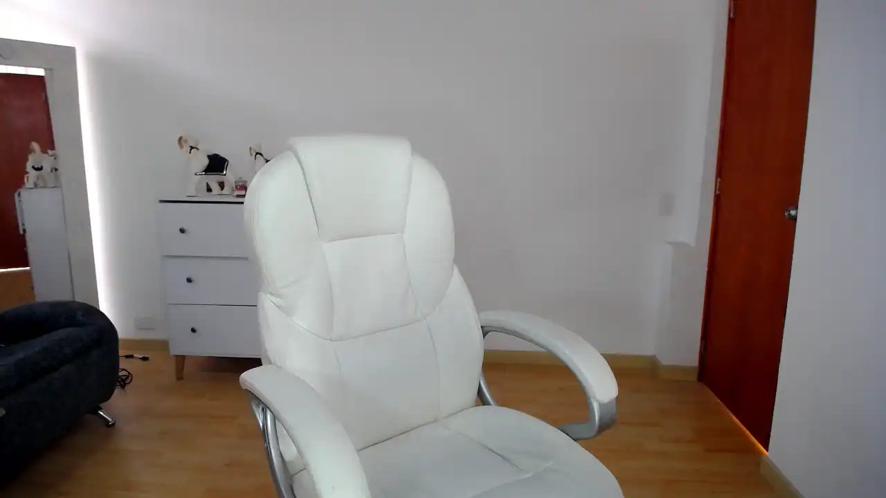 Majojones – [Xlovecam] Panties Gets Lucky Masturbation – 2025-04-14 01:31:08