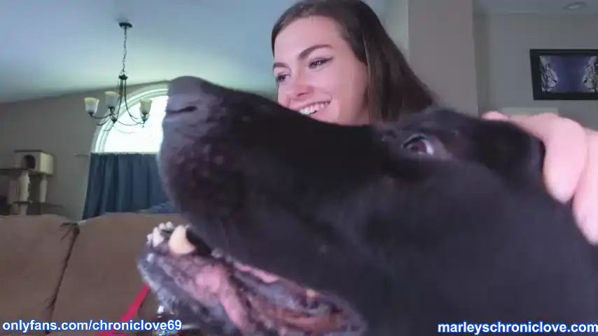 Chroniclove – [Chaturbate] Young Slut Flashing Ass Summing – 2025-02-19 15:32:56