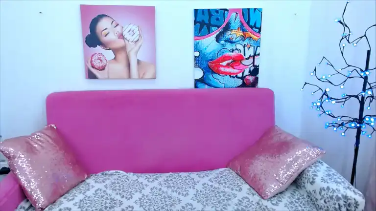 Roxxyluxe – [Streamate] Friendly Webcam Model Erotic – 2025-03-06 09:50:21