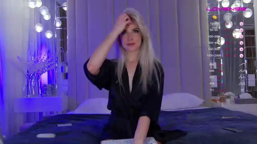 Krissone – [Chaturbate] Body Rubbing Pussy Naughty – 2025-08-18 05:20:06