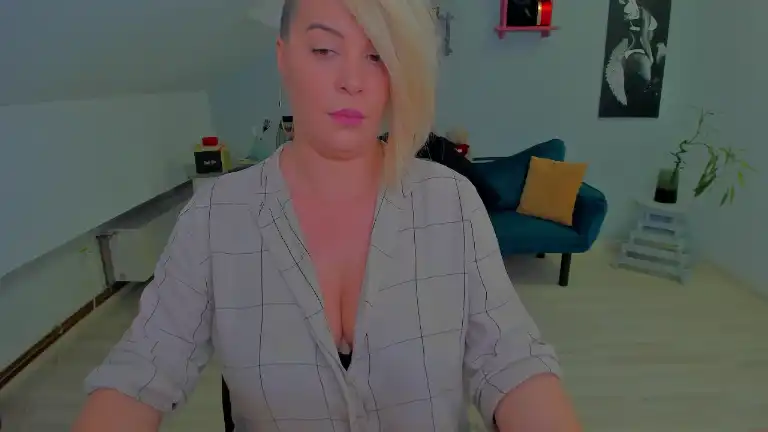Alessiabliss – [Streamate] Domi Hidden Striptease – 2025-07-10 15:48:26
