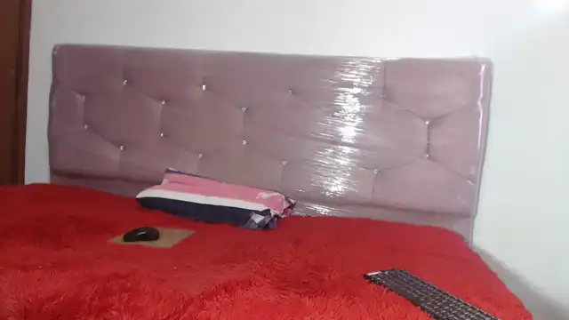 Sarabeckett – [Xlovecam] Naked Striptease Home Alone – 2025-06-01 15:16:32