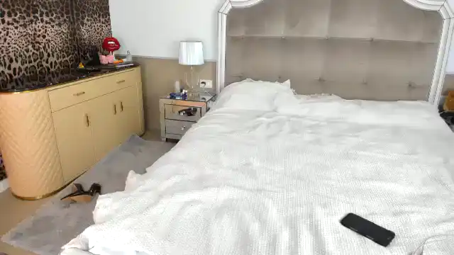Ambervenus – [Myfreecams] Flashing Ass Recording Spy – 2025-09-01 04:20:20