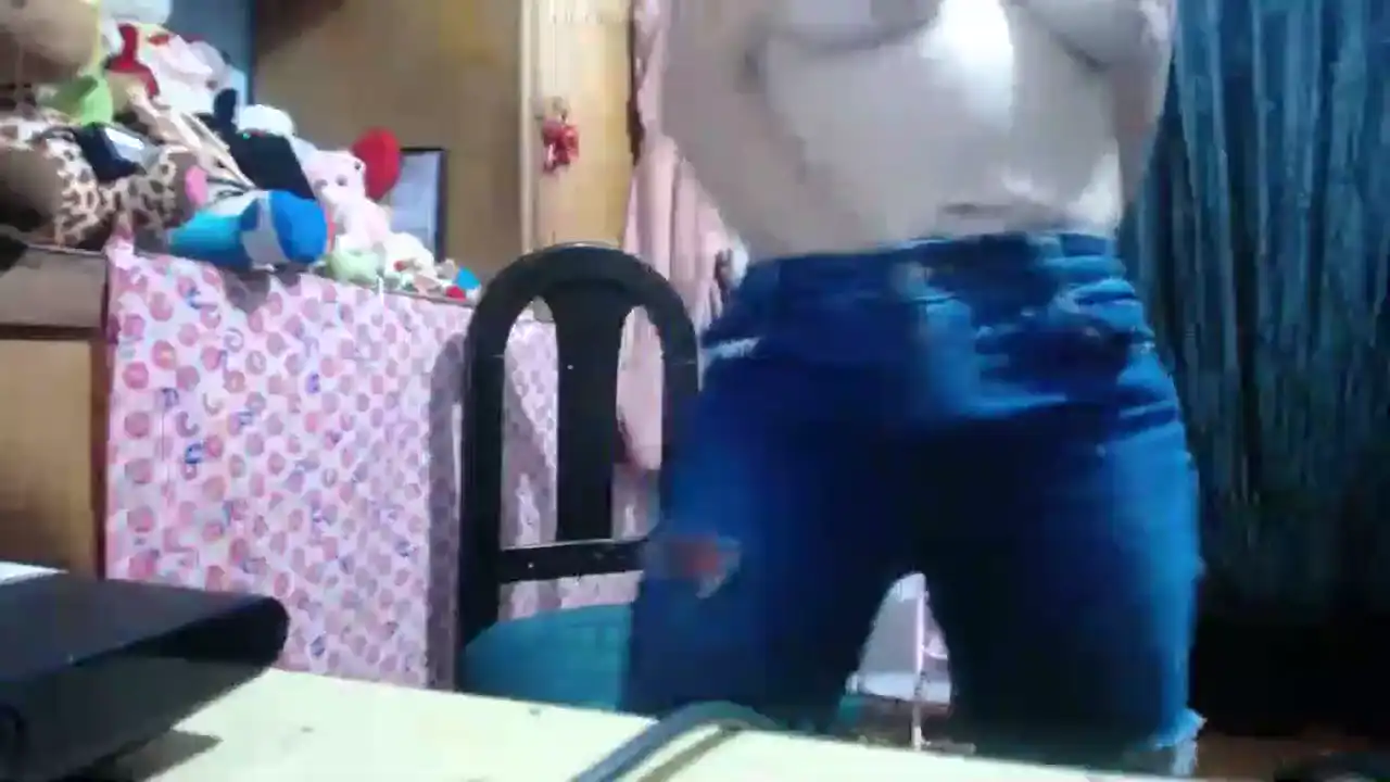 Aniie – [Amateur.tv] Huge First Time Stunning – 2025-02-03 07:10:21