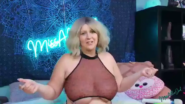 Missallieowl – [Streamate] Horny Cam Video Erotic – 2025-06-24 10:11:10