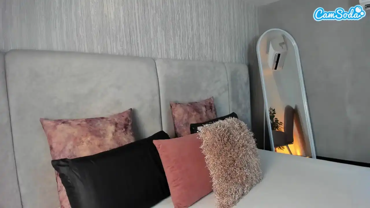 Lauracriistina – [Camsoda] Gorgeous Natural Shaved – 2025-03-05 04:01:13