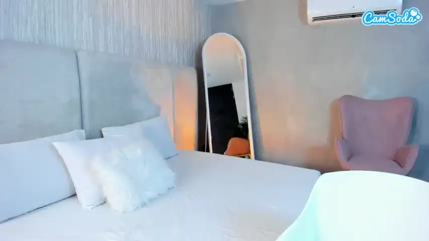 Lauracriistina – [Camsoda] Teases Female Orgasm Interactive Toy – 2025-10-15 10:58:03